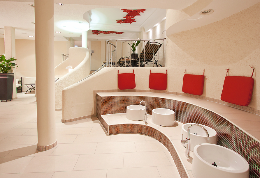 Im rund 300 Quadratmeter großen STERN’S SPA tauchen Sie ein in eine Welt der Entspannung. 