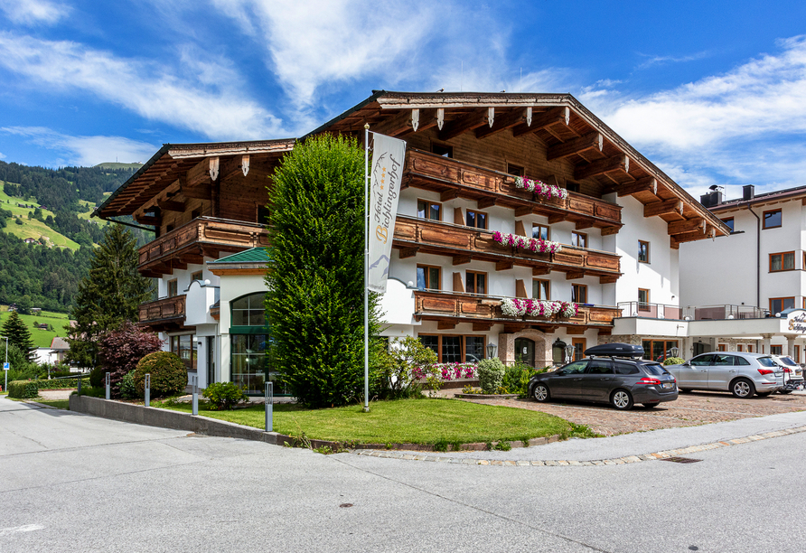 Das Hotel Bichlingerhof empfängt Sie in malerischem Panorama.