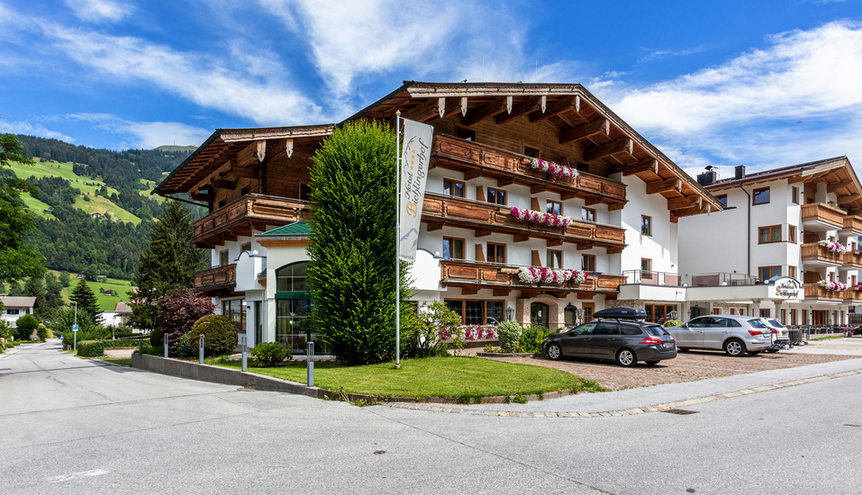 Das Hotel Bichlingerhof empfängt Sie in malerischem Panorama.
