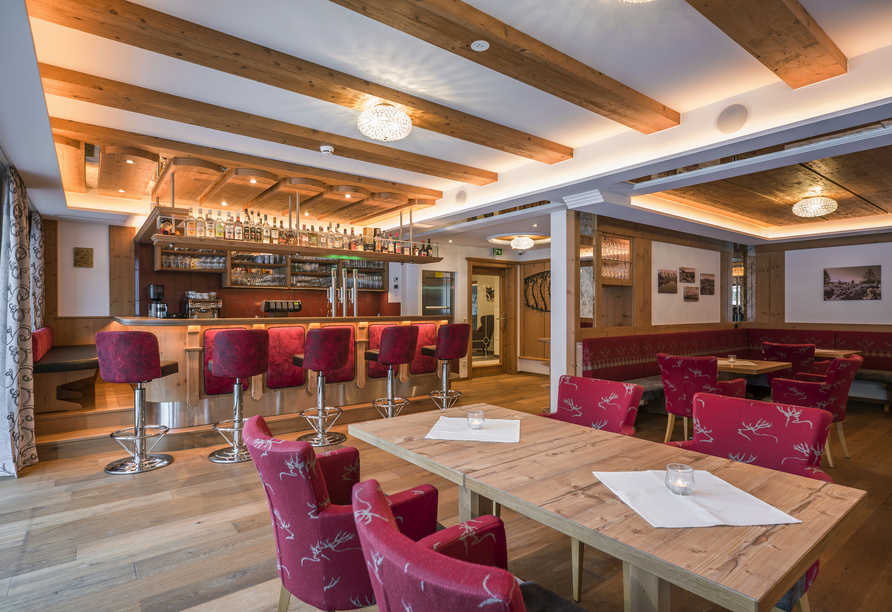 Lassen Sie den Abend an der Bar ausklingen.