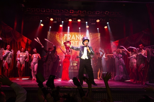 Freuen Sie sich auf eine unvergessliche Silvesterfeier mit atemberaubender Frank Martini Show im Wangerland Resort!