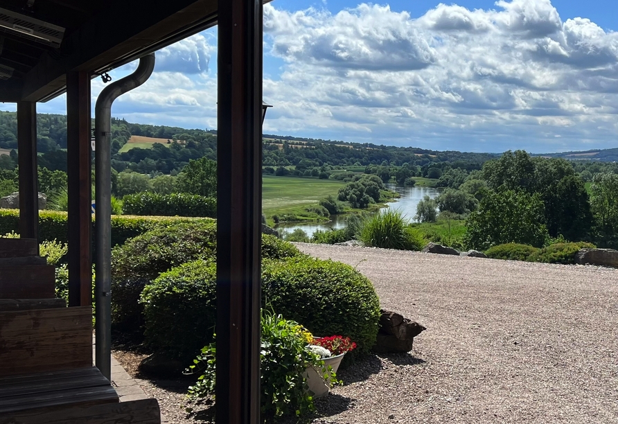 Gesellige Stunden im einladenden Grillpavillon.