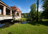 Das Dorint Resort & Spa Bad Brückenau begrüßt Sie mit einem wunderschönen Schlosspark. 