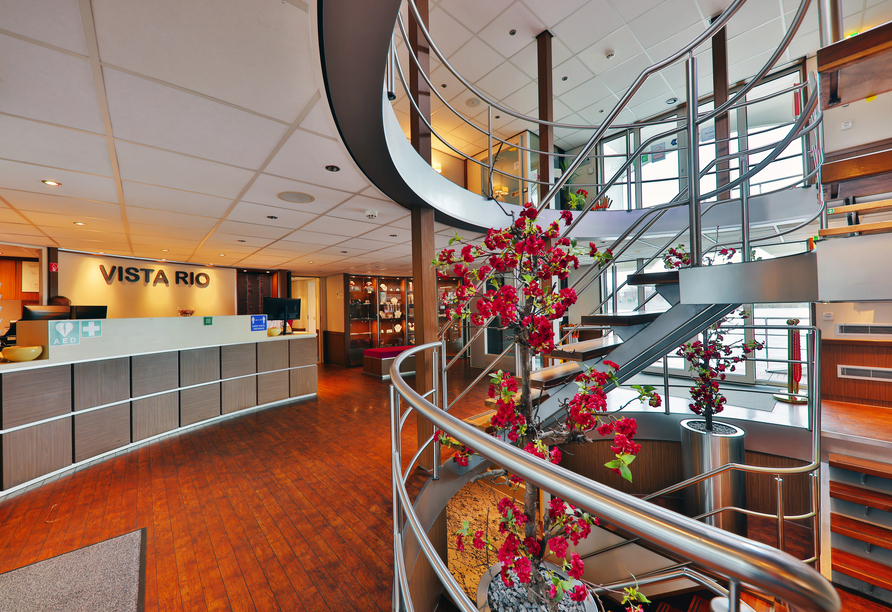 Atrium und Rezeption an Bord von VistaRio