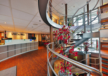 Atrium und Rezeption an Bord von VistaRio