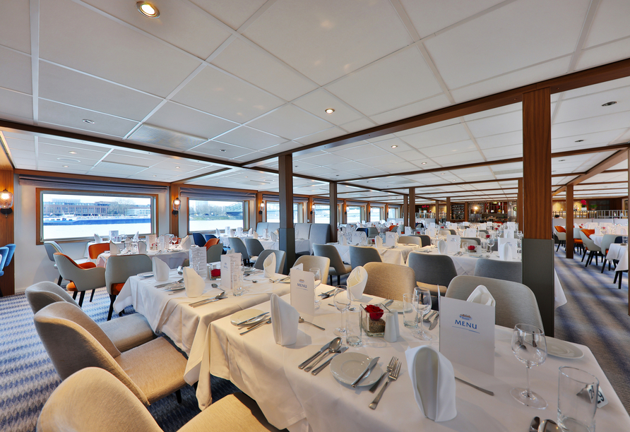 Lassen Sie sich im Restaurant an Bord kulinarisch verwöhnen.