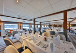 Lassen Sie sich im Restaurant an Bord kulinarisch verwöhnen.