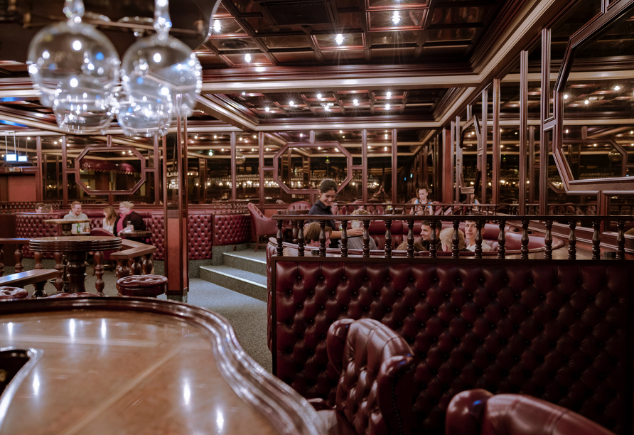 In der Tanzbar können Sie den Tag ausklingen lassen und das Tanzbein schwingen.