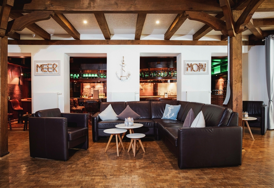 Machen Sie es sich in der Lounge gemütlich.