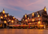 Die historische Altstadt von Nijmegen erwartet Sie in zauberhaftem Lichterglanz.