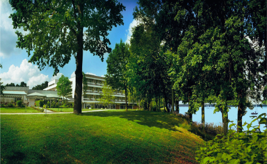 Direkt am See gelegen mit idyllischer Aussicht
