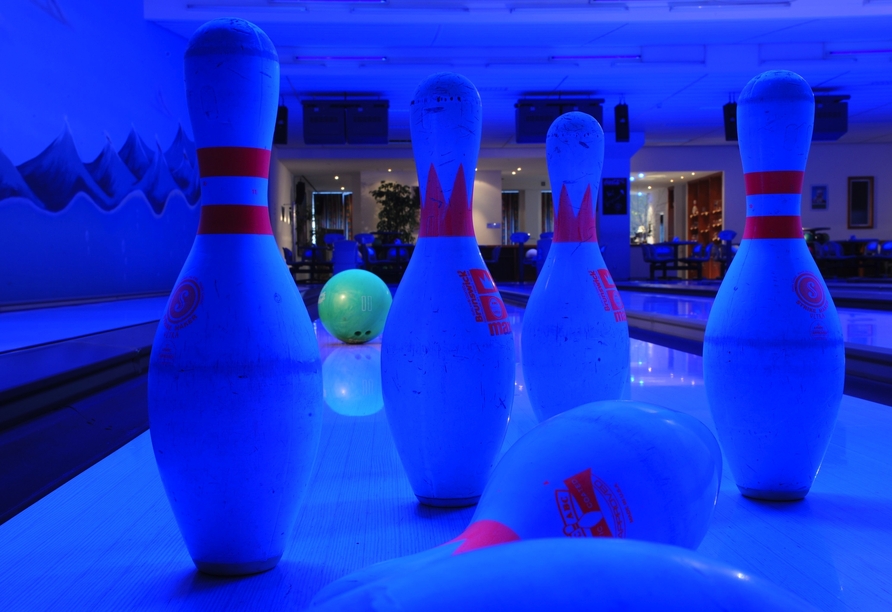 Freuen Sie sich auf gesellige Stunden beim Bowling im Hotel.