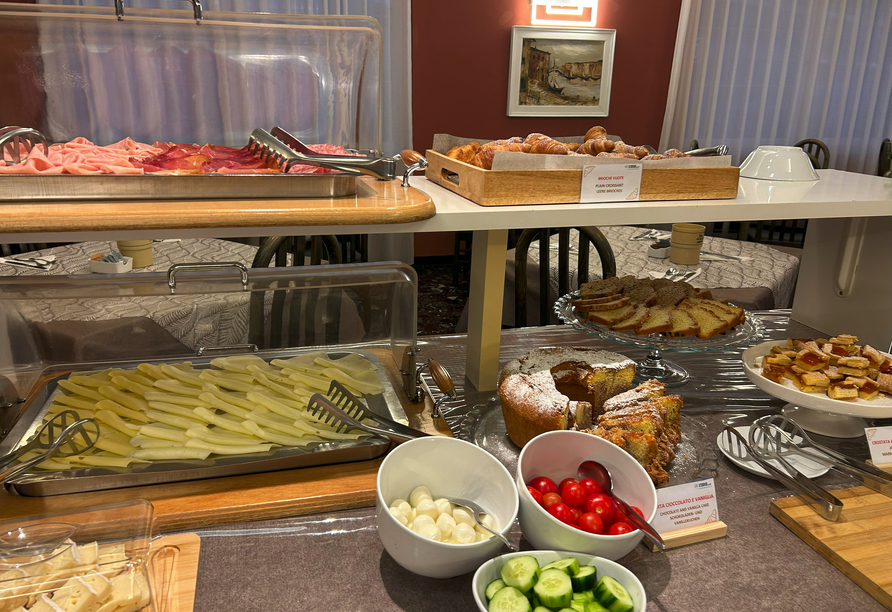 Starten Sie den Tag mit einem vielfältigen Frühstücksbuffet.