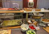 Starten Sie den Tag mit einem vielfältigen Frühstücksbuffet.
