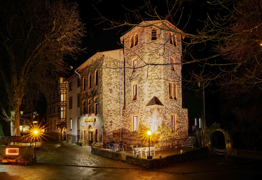 Am Abend ist das Hotel wunderschön beleuchtet.