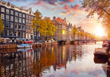 Glitzernde Kanäle, malerische Giebelhäuser und eindrucksvolle Museen – entdecken Sie Amsterdam.