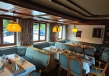 Freuen Sie sich auf die gemütliche Atmosphäre im stilvoll eingerichteten Restaurant.