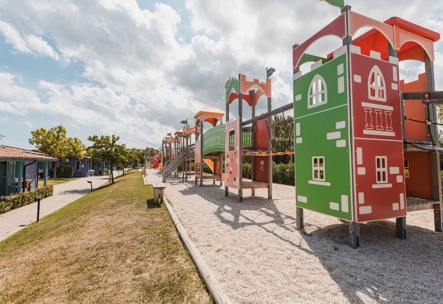 Entdecken Sie den bunten Spielplatz und genießen Sie unbeschwerte Momente mit Ihren Liebsten.