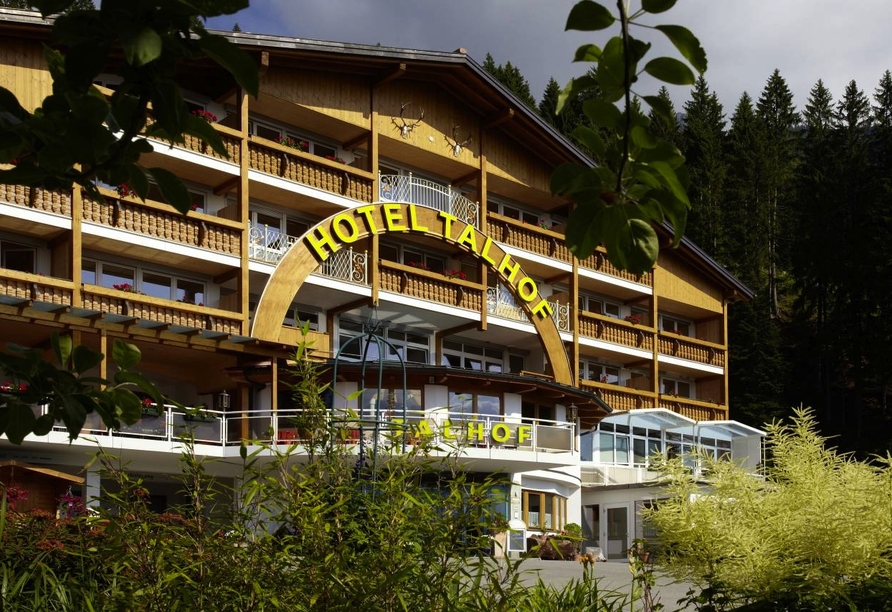 Außenansicht des Panoramahotels Talhof