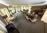 Die Lounge mit Bar lädt zum gemütlichen Zusammensitzen ein.