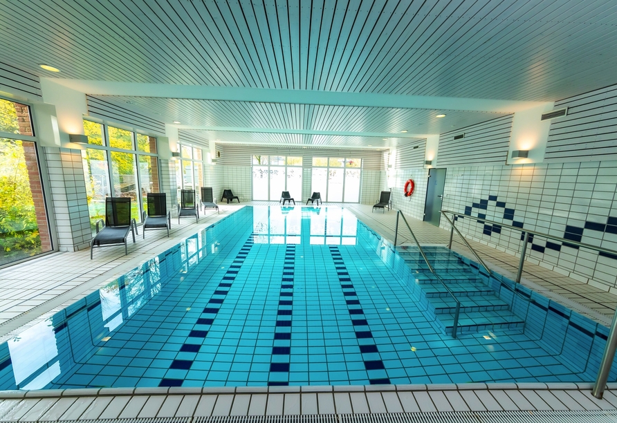 Das Hallenbad des Wohlfühlhotels HOTEL AM PARK