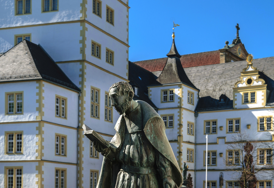 Im nahegelegenen Paderborn können Sie einige kulturelle Highlights entdecken. 