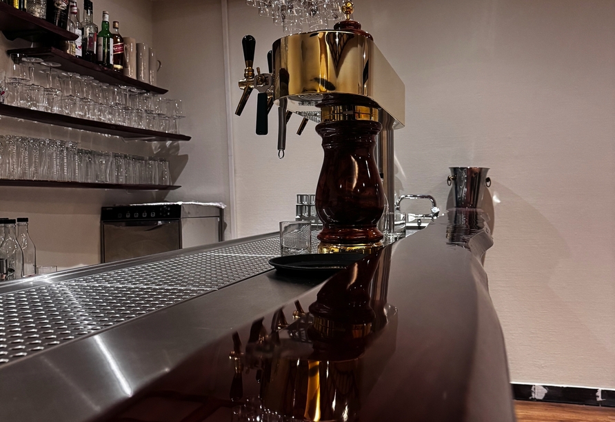 Genießen Sie gesellige Abende an der Hotelbar.