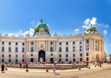 In Wien entdecken Sie viele Sehenswürdigkeiten wie die Hofburg.