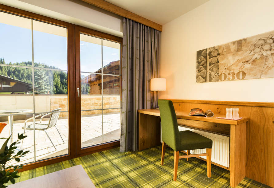 Ihr Zimmerupgrade: Größeres Doppelzimmer Bergidyll mit Terrasse und Ausblick (Beispielbild)