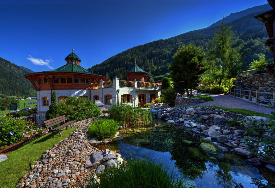 Eingebettet in traumhafte Natur begeistert das Hotel mit seiner idyllischen Lage