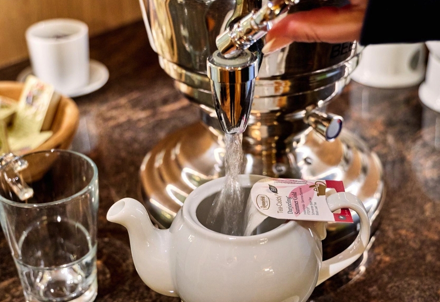 Freuen Sie sich außerdem auf eine Tasse Tee oder Kaffee mit Gebäck.