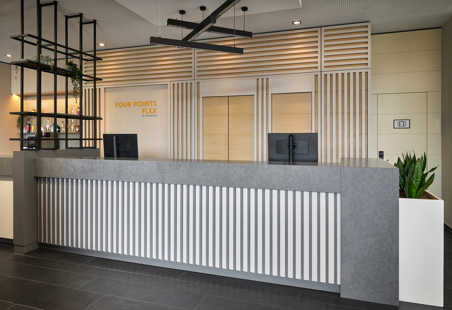 Rezeption im Bar im Four Points Flex by Sheraton Koblenz
