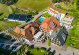 Das Naturparkhotel Adler St. Roman von oben.
