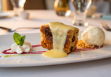 Köstliche Speisen werden Ihnen im Restaurant serviert.