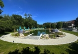 Entspannen Sie am Naturbad mit Liegewiese.