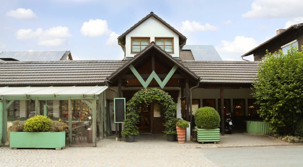 Herzlich willkommen im Waldhotel Bächlein!
