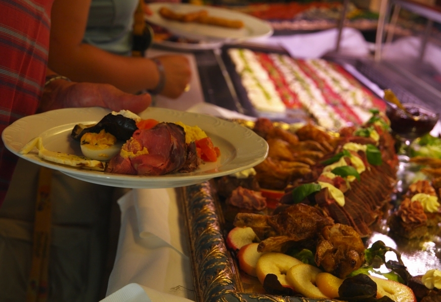 Freuen Sie sich auf vielfältige Genussmomente am Buffet.