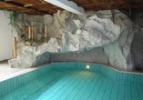 Erholung im Felsenhallenbad