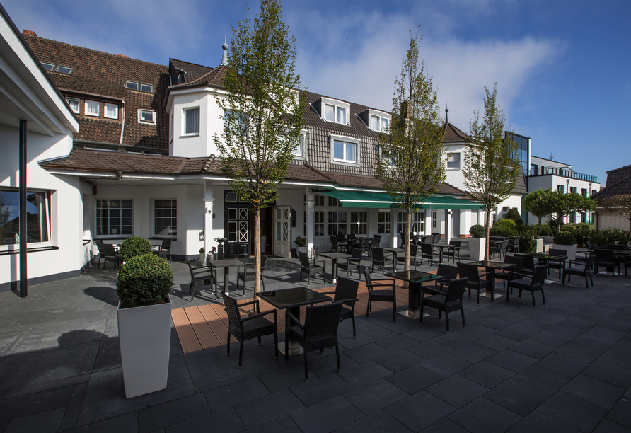 Innenhof und Terrasse vom Hotel Schönau