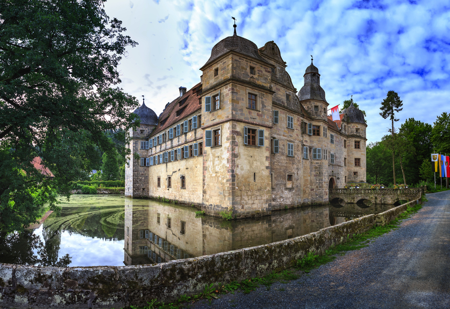 Entdecken Sie das historische Wasserschloss Mitwitz.