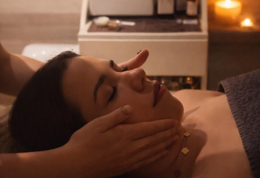 Lassen Sie sich bei wohltuenden Wellnessanwendungen verwöhnen.