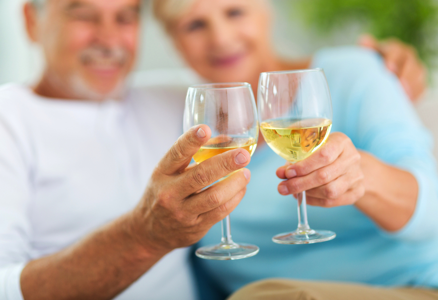 Genießen Sie einen köstlichen Wein der Moselwinzer.