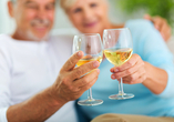 Genießen Sie einen köstlichen Wein der Moselwinzer.