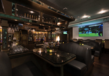 Verweilen Sie an der Bar vom Bistro