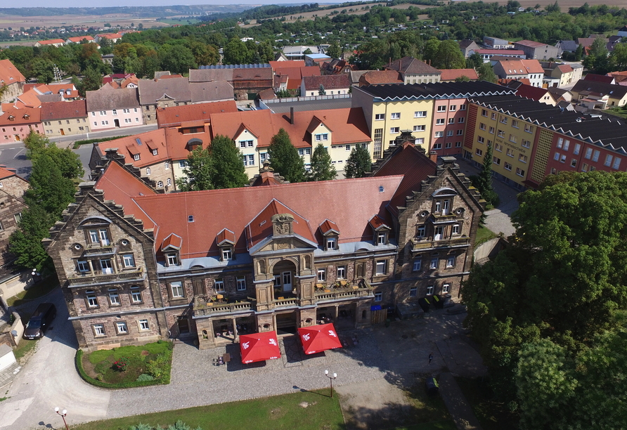 Luftansicht des Hotels Schloss Nebra