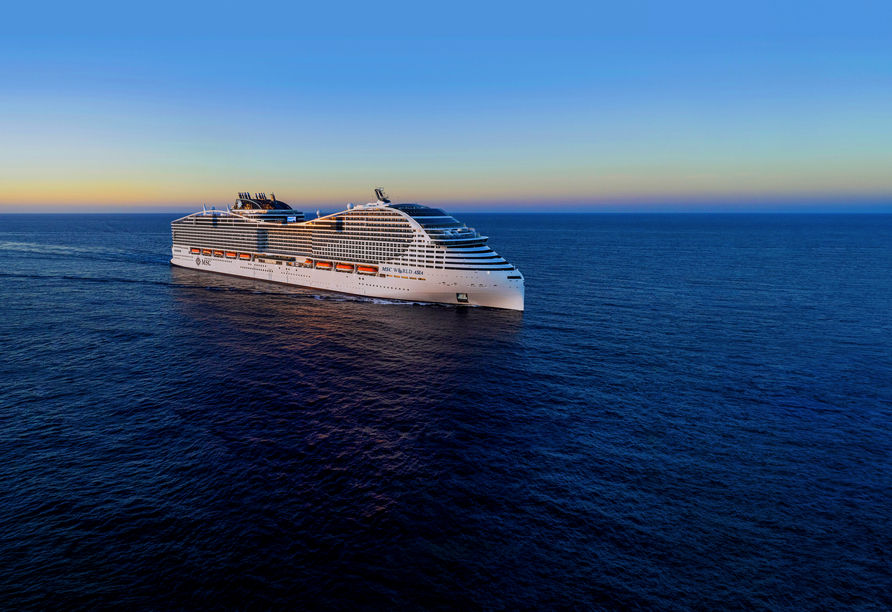 Ihr Schiff – die hochmoderne MSC World Asia – heißt Sie herzlich willkommen.