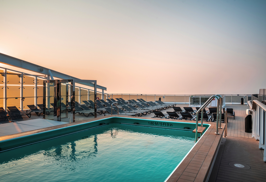 Im Zen Pool können Sie an Bord herrlich entspannen und den Sonnenuntergang beobachten.