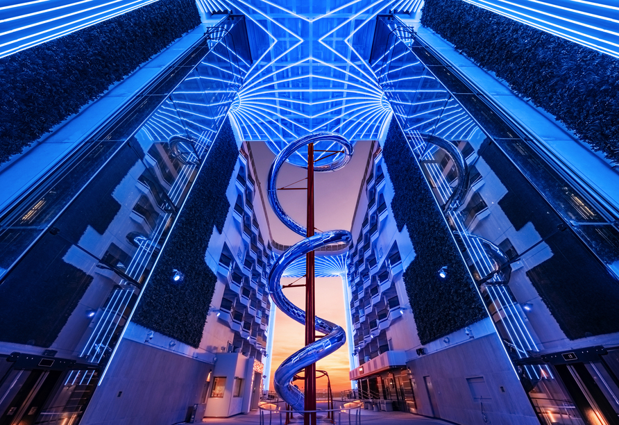 Die World Promenade ist eines der vielen Highlights Ihres Schiffes.