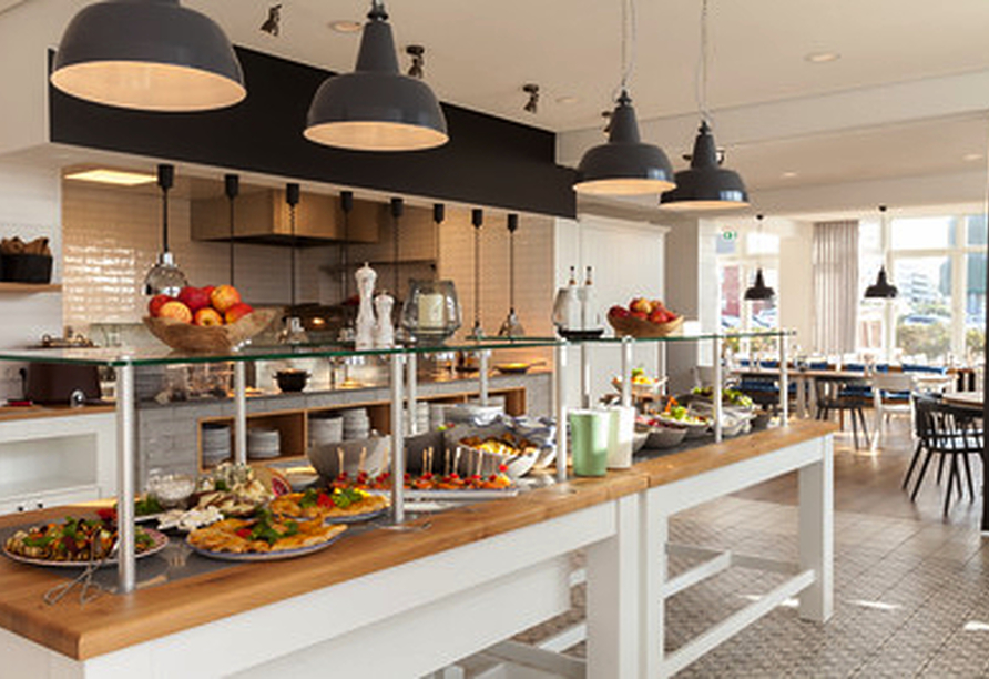 Starten Sie genussvoll in den Tag am vielfältigen Frühstücksbuffet.
