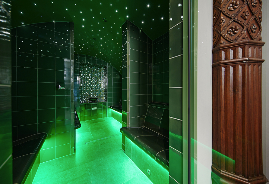 Die Sauna von innen überzeugt mit gemütlicher Wohlfühlatmosphäre.